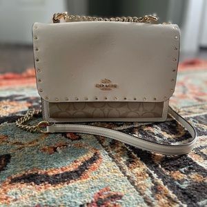 COACH small handbag with chain strap and side snakeskin detail.